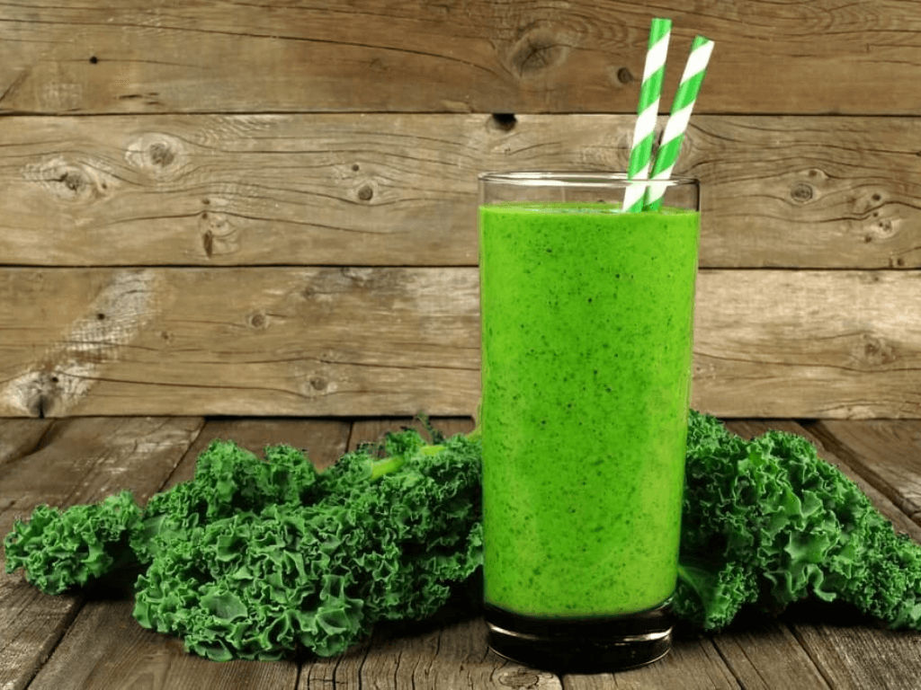 Công thức nước ép cải Kale giúp bạn trẻ ra hẳn 10 tuổi chỉ sau 7 ngày