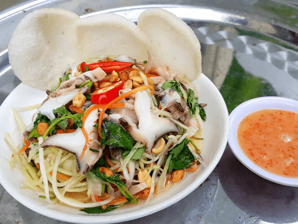 Cách làm gỏi ốc giác "công phá" bàn nhậu hoàn hảo cho cuối tuần vui vẻ