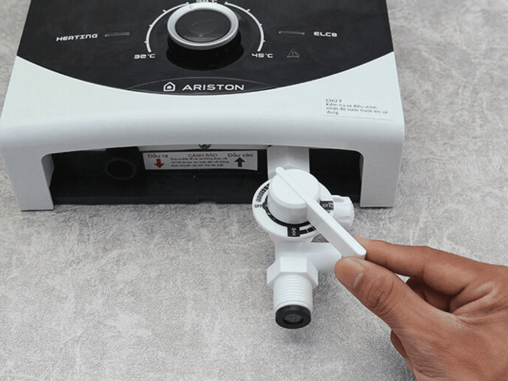 Tiện ích trên máy nước nóng Ariston được "phù phép" để bảo vệ gia đình tối đa
