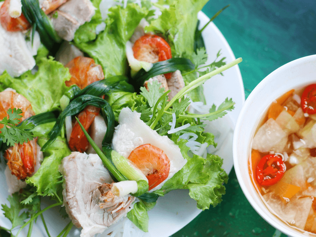 Cách làm món hành cuốn tôm thịt "gói ghém" dinh dưỡng giải nhiệt tức thì