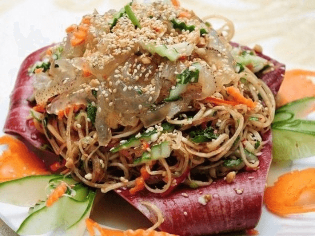 Cách làm nộm sứa hoa chuối giòn sần sật cực “bon miệng” mâm cơm ngày hè