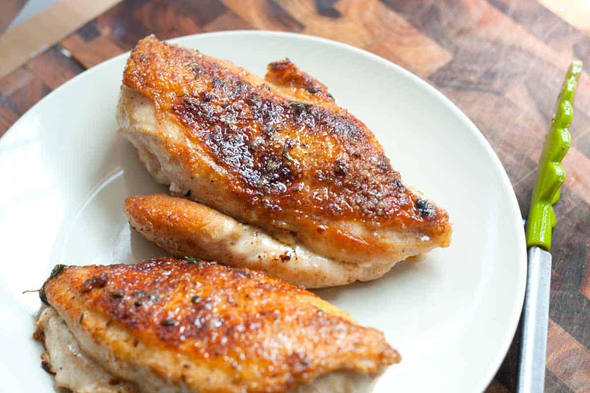 Cách làm ức gà áp chảo "khuấy đảo" cộng đồng Eat Clean ăn hoài không thèm cơm