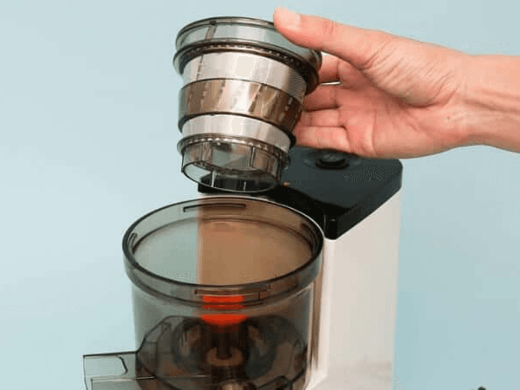 Cách tháo máy ép chậm khi bị kẹt cẩm nang "sống còn" cho người nghiện nước ép