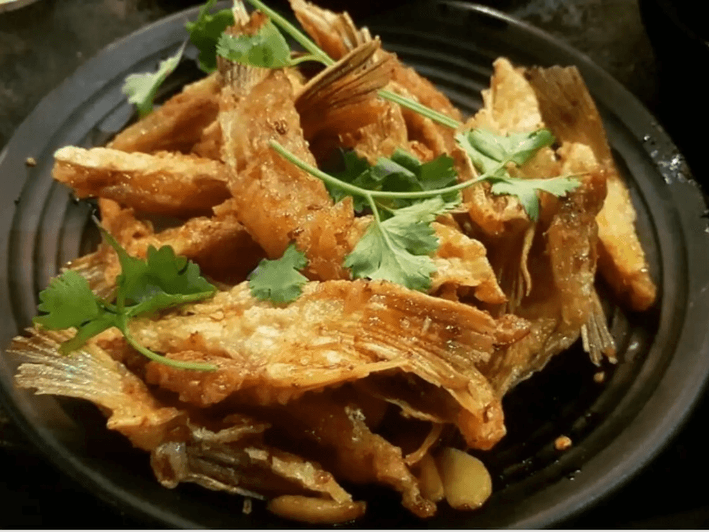 Vây cá hồi làm gì ngon? Chiên xù, chiên nước mắm hay sốt me mới “đỉnh nóc”