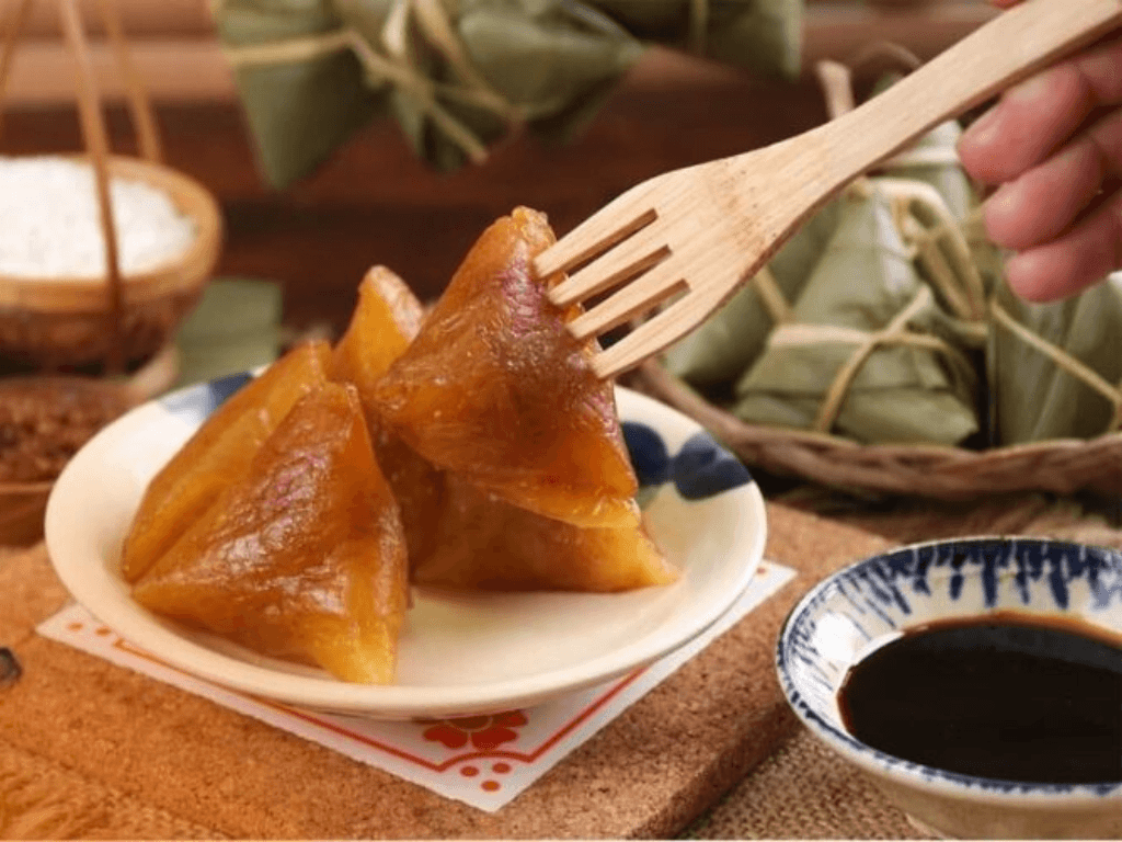 Cách làm bánh tro miền bắc “dẻo quẹo” ăn kèm mật mía ngọt ngào lịm tim