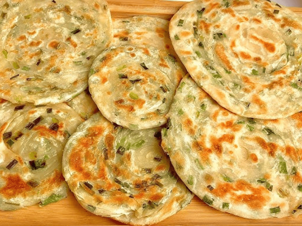 Cách làm bánh trứng chiên hành lớp chồng lớp kiểu Trung ngon “tét nách”