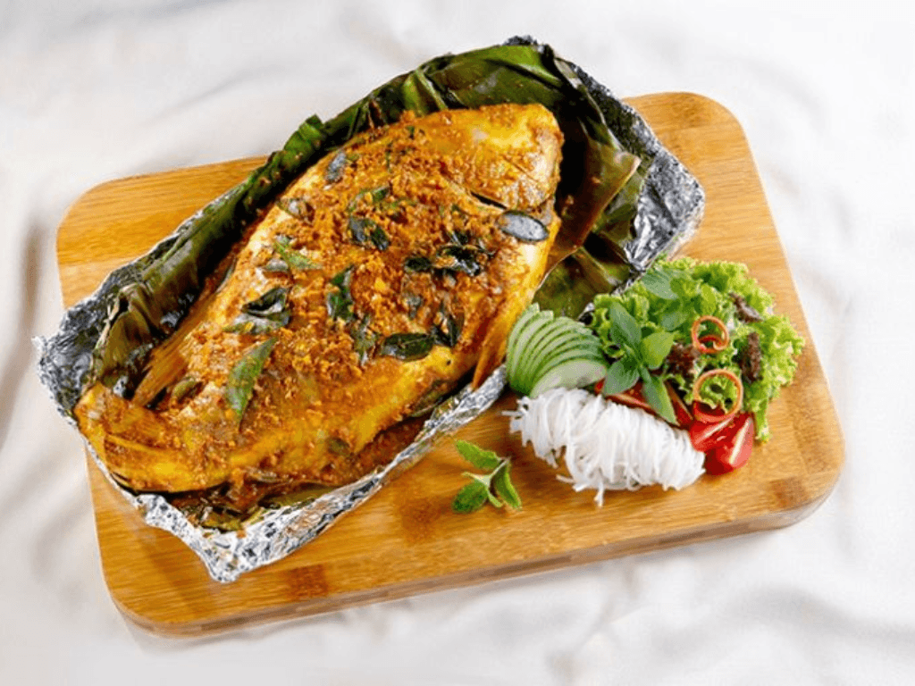 Làm cá chim biển chiên giòn cuốn bánh tráng chấm mắm nêm là “số dách”