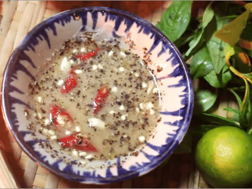 Cách pha nước chấm trứng cút lộn thần thánh làm “lu mờ” mọi hàng quán vỉa hè