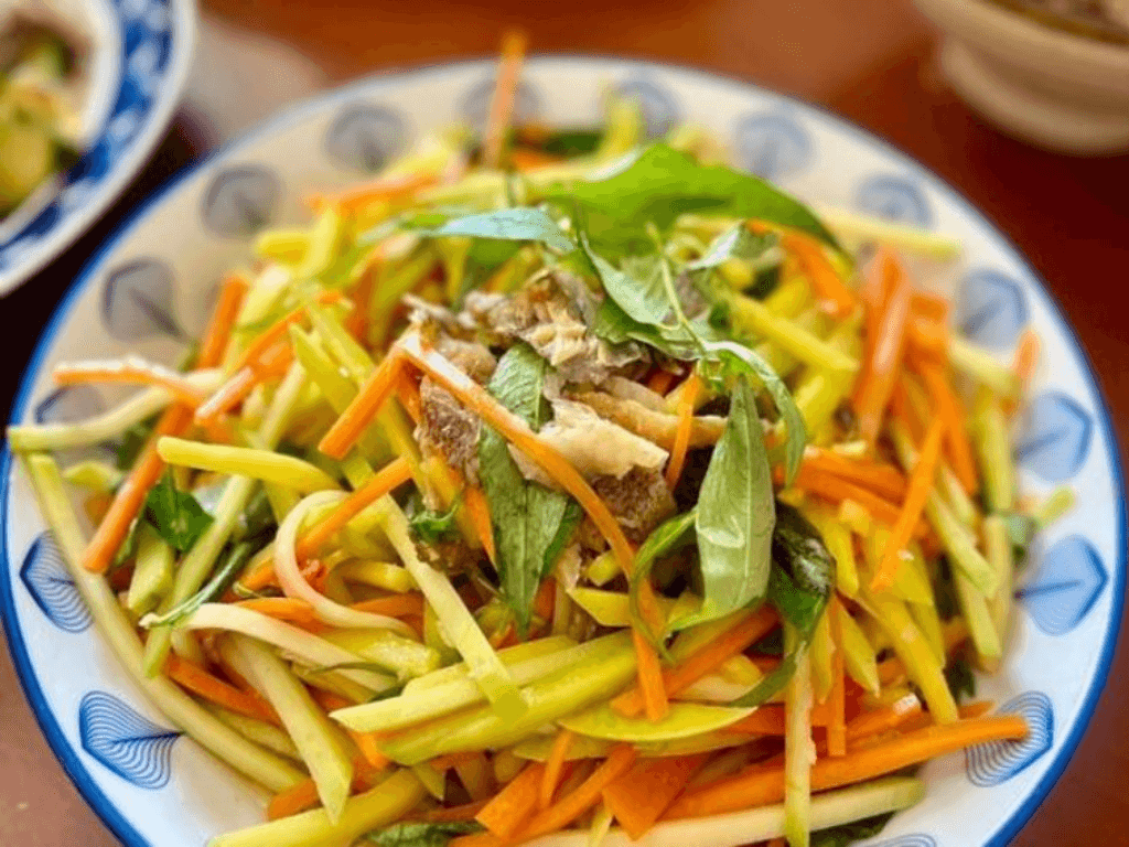 Cách làm gỏi xoài chay với nấm bào ngư “độc quyền” cho tín đồ ăn chay trường