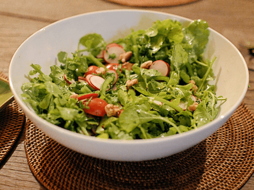 Cách làm salad rau rocket 5 phút cho nàng bận rộn vừa ngon vừa giữ dáng