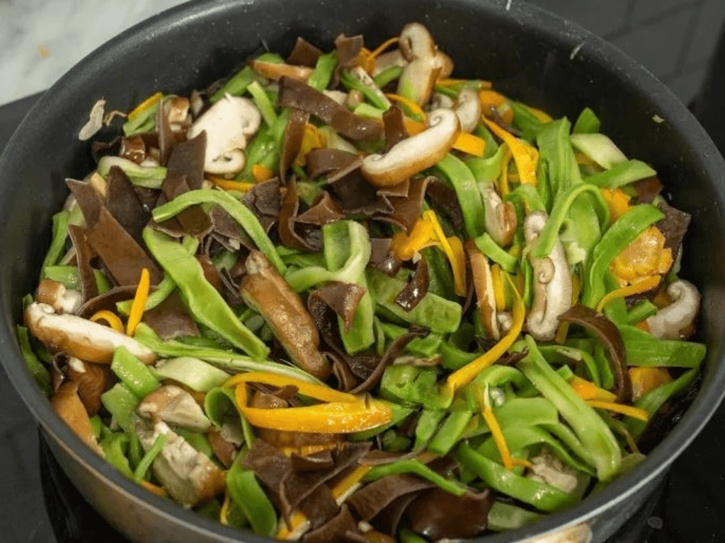 Rau tiến vua xào gì ngon đến mức khách đến nhà vừa ăn vừa hít hà khen ngợi