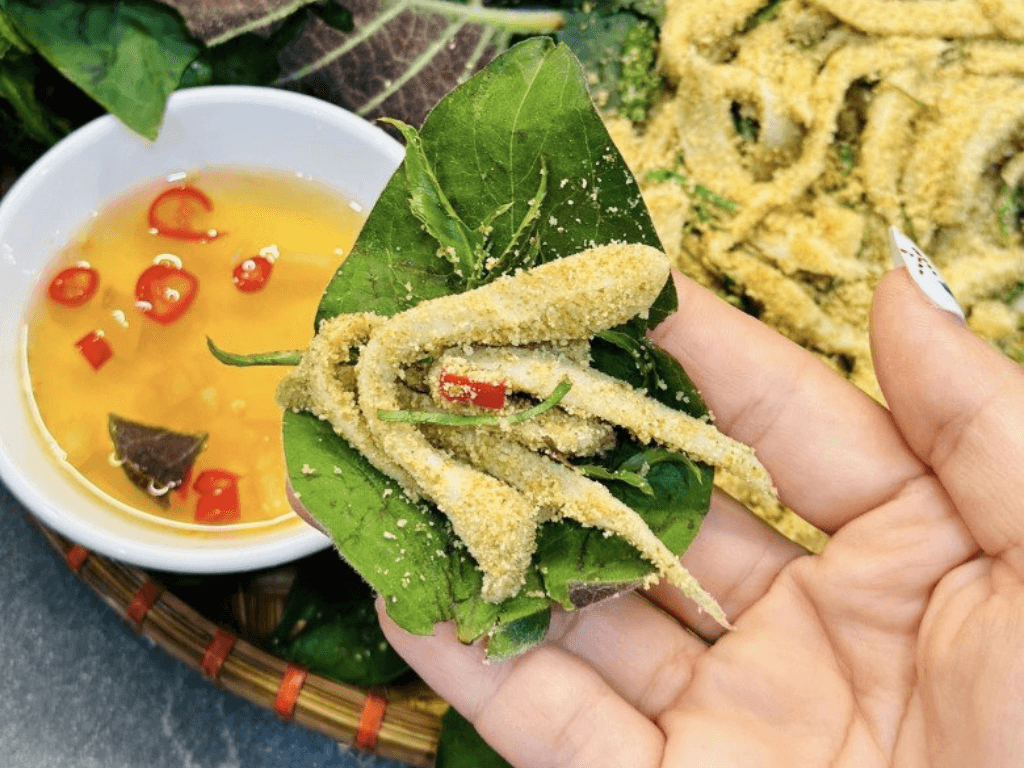 Cách làm nem thính chay cuốn lá sung non chấm mắm tỏi ớt là “chuẩn đét”