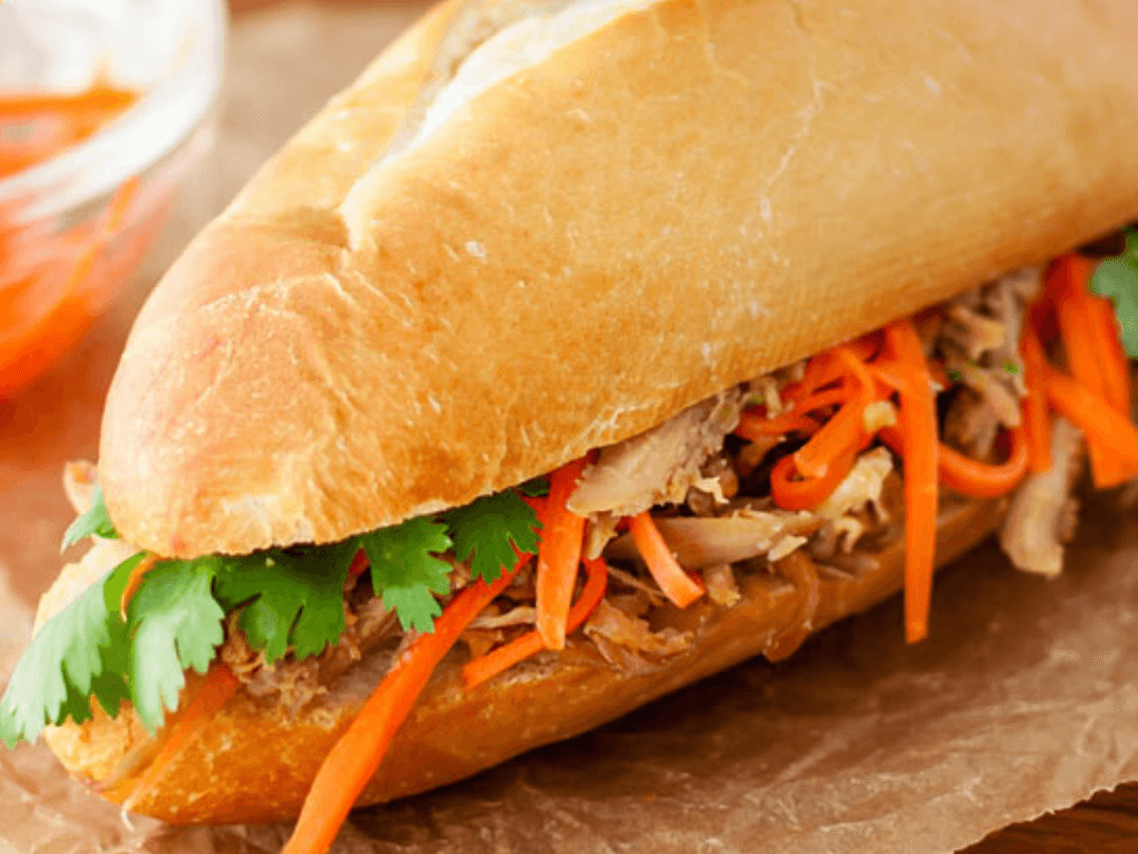 Cách làm bánh mì gà xé tại nhà “mlem” như đi mua với sốt bơ trứng vàng óng