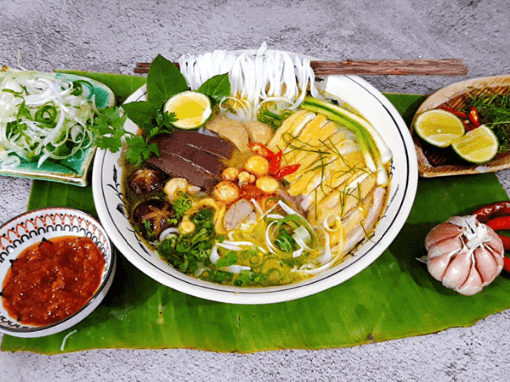 Cách nấu bún gà nấm ngon “hô biến” nồi nước dùng thần thánh trong veo đậm đà