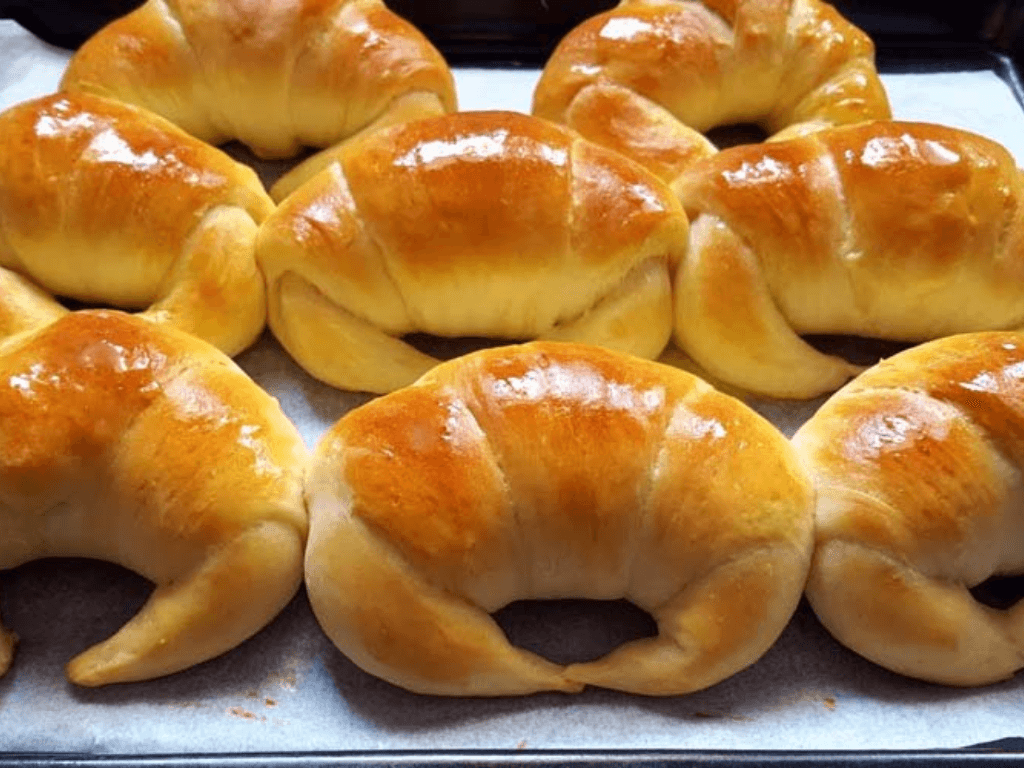 Cách làm bánh mì con cua mini SIÊU DỄ mềm xốp bất bại già trẻ đều thích mê