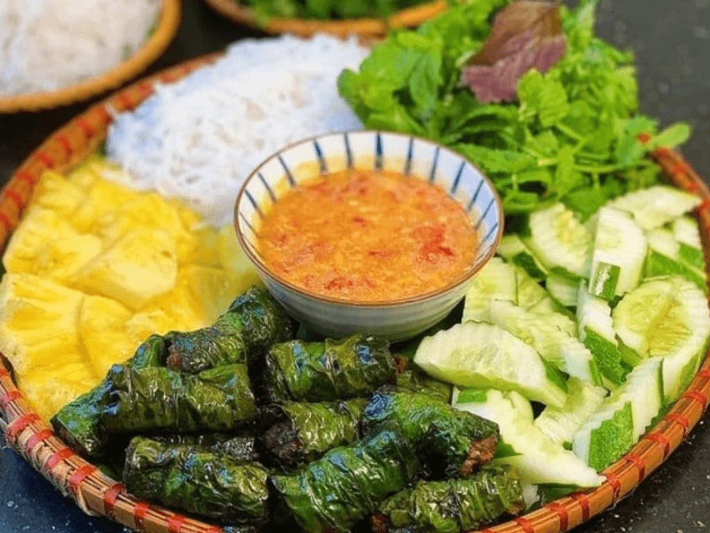 Cách làm bún chả lá lốt mềm thơm với nước chấm ngon bất bại dù là “tay mơ”