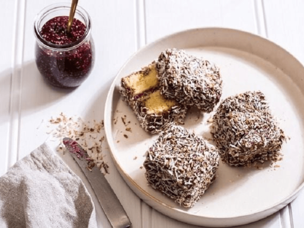 Cách làm bánh Lamington "tuyết trắng" (Vanilla & Dừa) cực kỳ cuốn hút