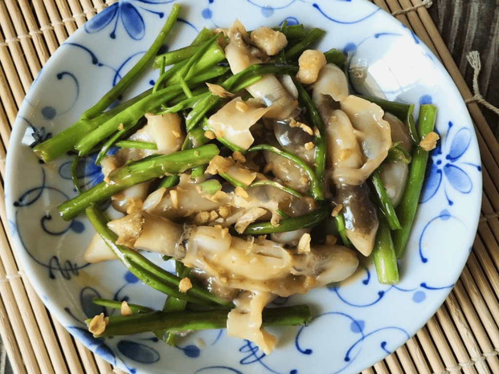 Cách làm ốc giác xào rau muống 10 phút có ngay “mồi nhậu” giòn ngon đỉnh cao