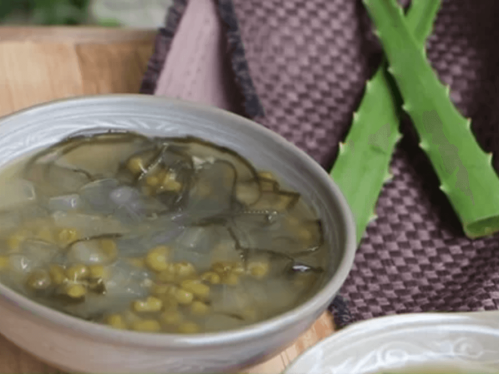 Cách nấu chè nha đam đậu xanh sánh mịn thanh lọc cơ thể “đẩy lùi” mụn nhọt