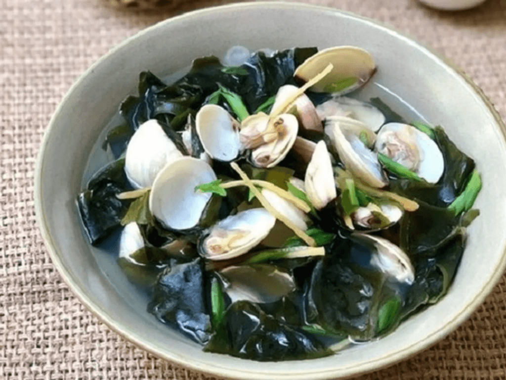 Cách nấu canh nghêu rong biển mẹo nhỏ giúp nghêu nhả sạch không còn 1 hạt cát