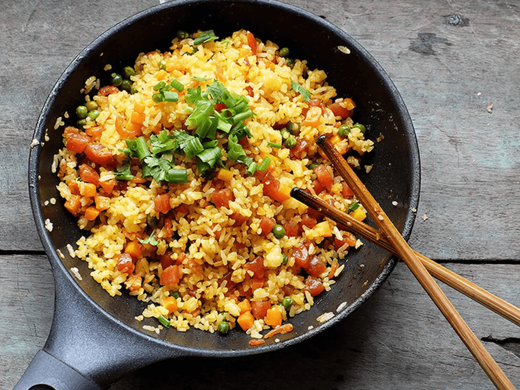 Cách làm cơm chiên lạp xưởng biến cơm nguội thành MÓN ĂN TRÊN TRỜI