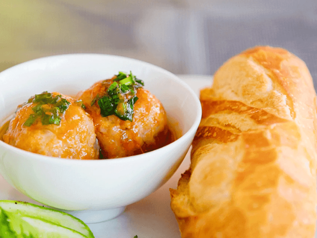 Cách làm bánh mì xíu mại Đà Lạt công thức "ruột" khiến phố núi dậy sóng