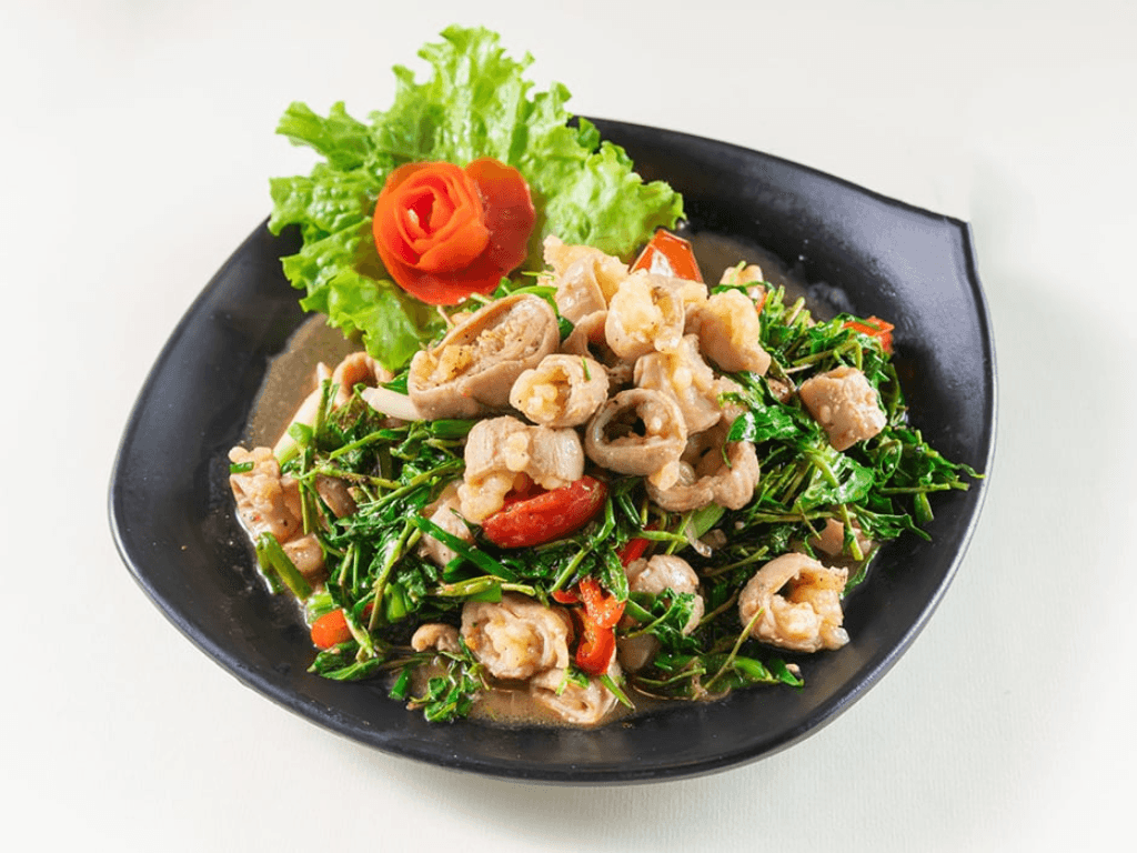 Lòng bò xào gì thì ngon? Thánh ăn mách nước xào với thứ này 'ngon banh nóc'