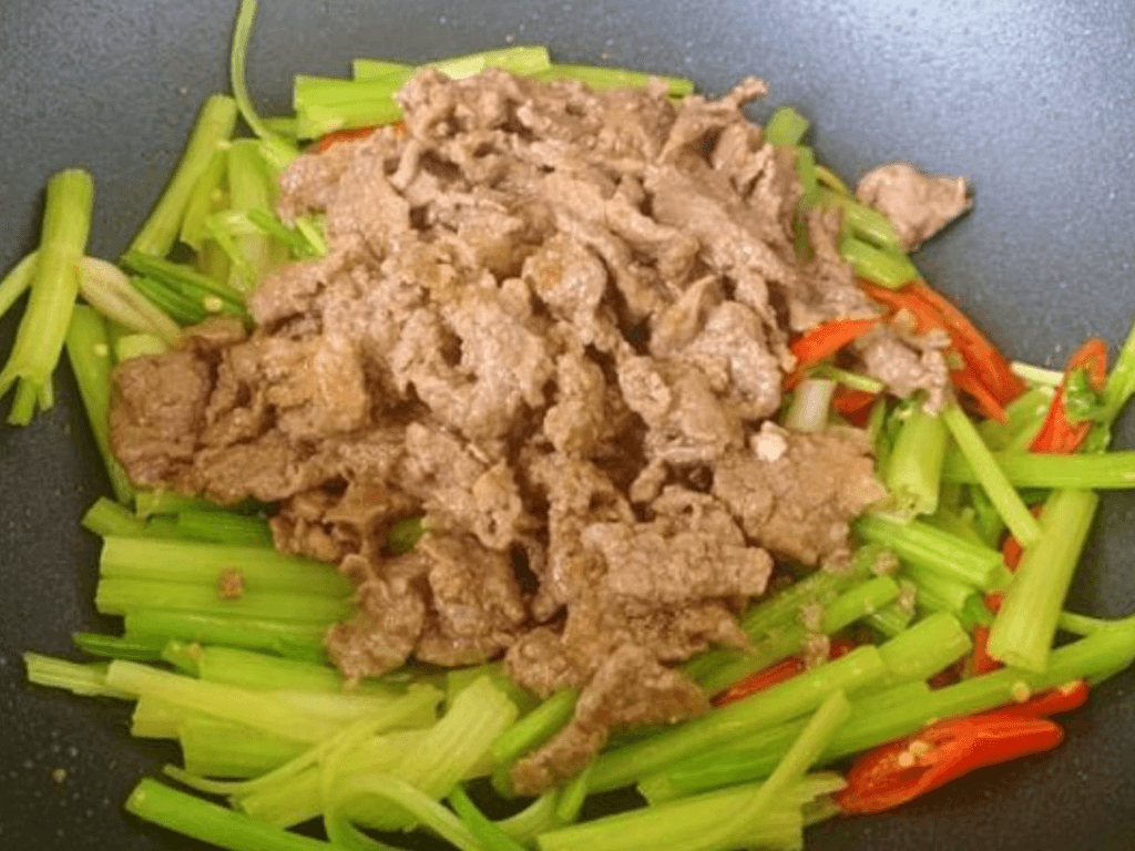 Cách xào su su với thịt bò không cần ướp vẫn mềm ngọt ăn đứt mọi công thức khác