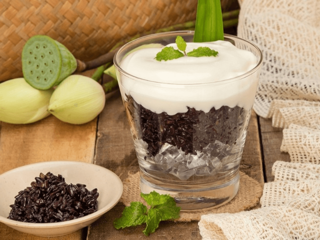 Sữa chua nếp cẩm bao nhiêu calo? Lầm tưởng khiến GYMER cực sốc khi ăn