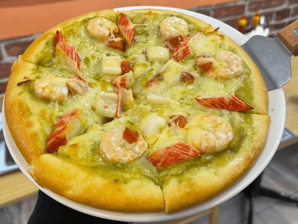 Hướng dẫn làm pizza hải sản sốt pesto tại nhà “knock-out” mọi loại pizza khác