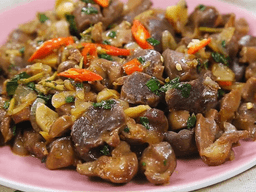 làm lòng gà xào sả ớt ngon