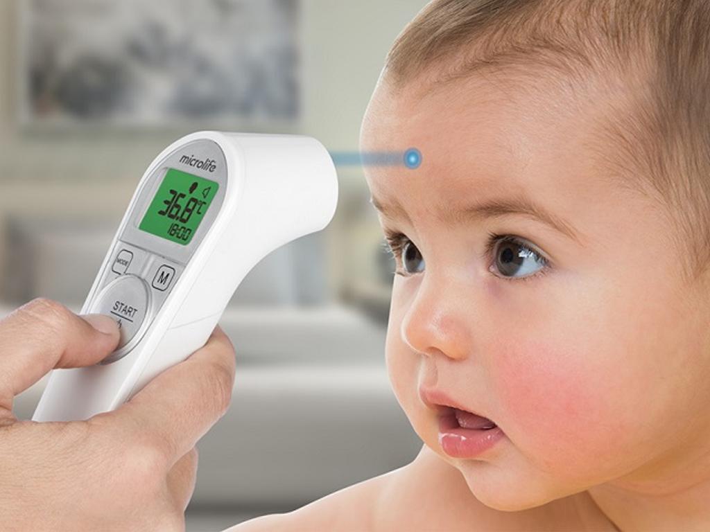 So sánh nhiệt kế Microlife FR1MF1 vs NC 200: Nhiệt kế nào “bắt chuẩn”?