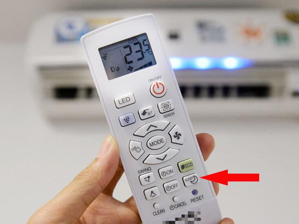 Nút tiết kiệm điện trên remote máy lạnh "chiến thần" giảm hóa đơn