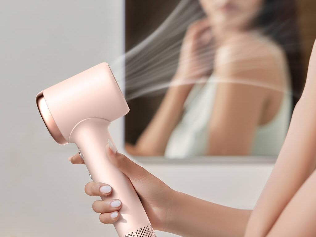 Mẹo sử dụng máy sấy tóc tiết kiệm điện "cực sốc"