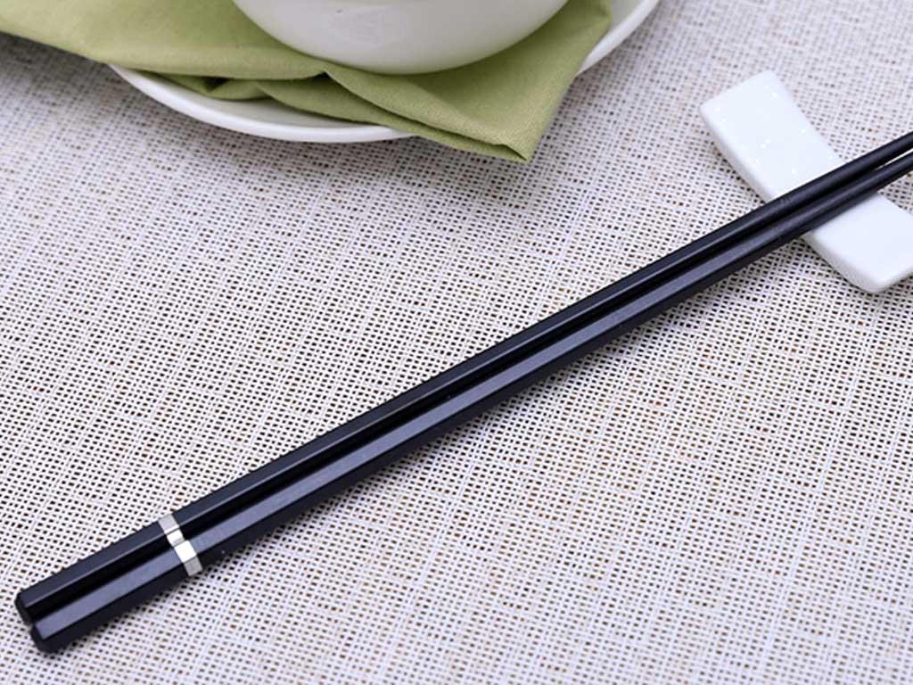 Đũa nhựa có dùng để chiên được không? "Nguy hiểm" ít ai biết