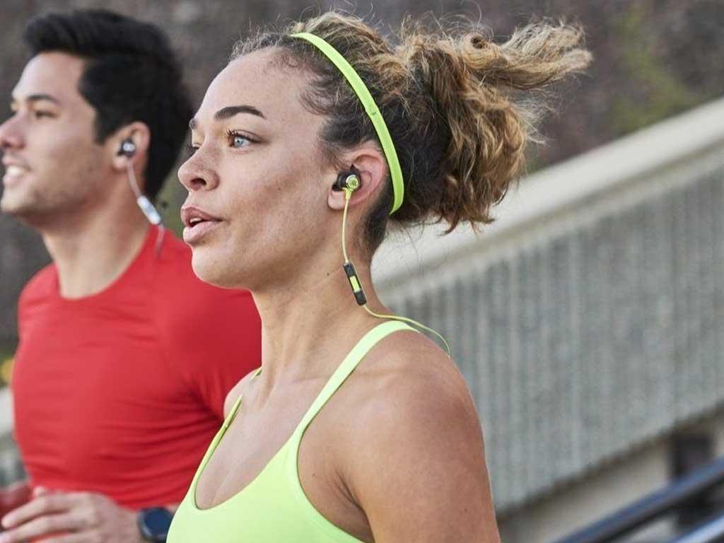 Kinh nghiệm mua tai nghe chạy bộ: 5 tiêu chí cần biết để không phí tiền oan