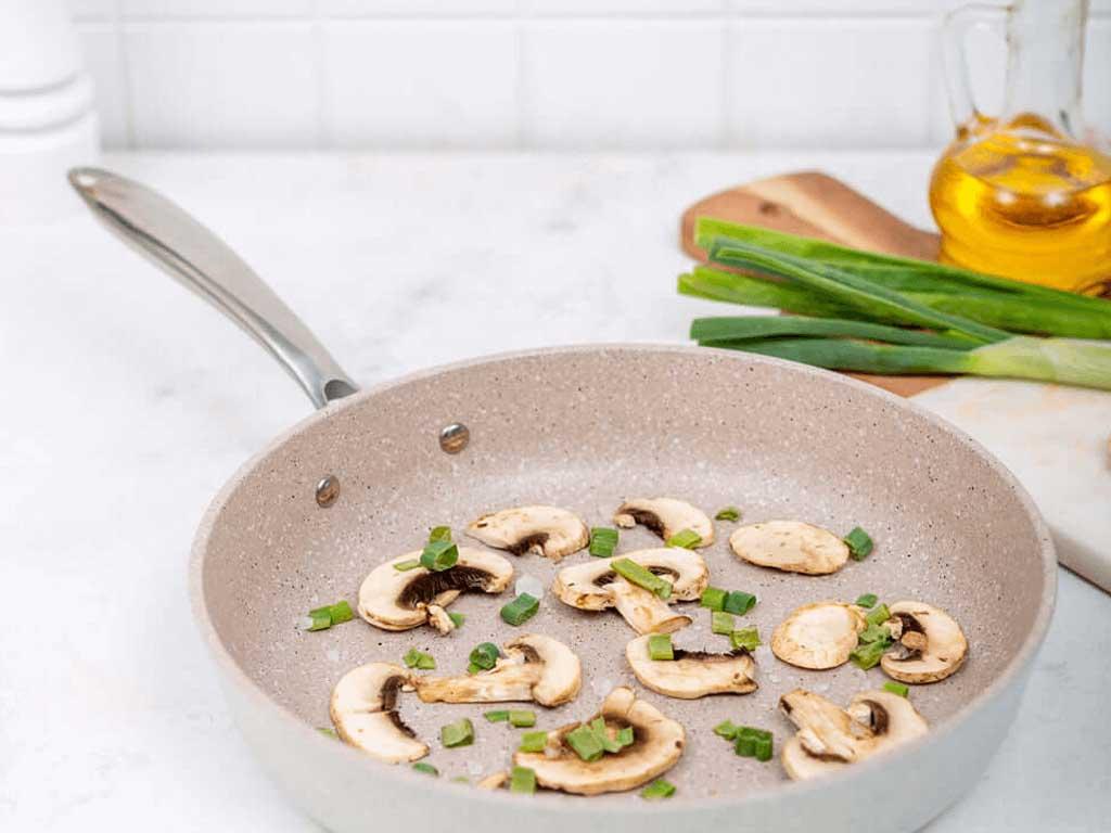 Chảo đá chống dính loại nào tốt? Mẹo chọn chảo đá xài 5 năm không bong