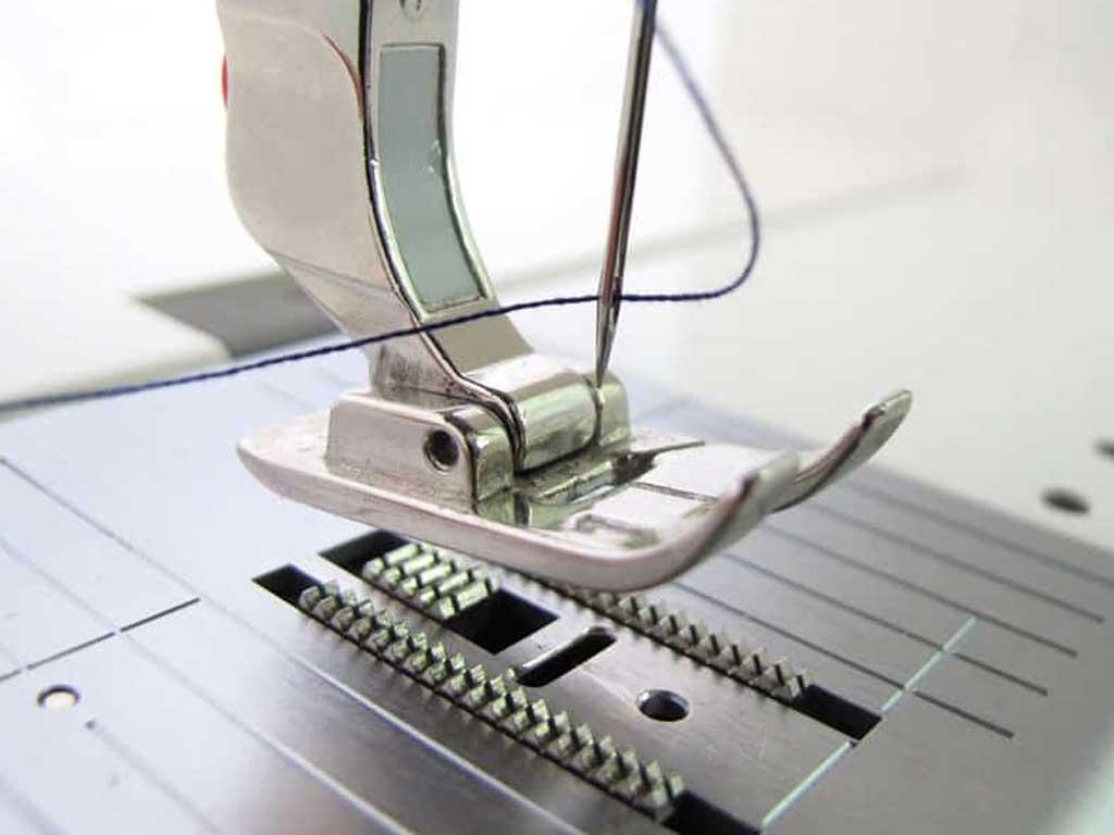 Cách thay kim máy may gia đình trong 6 bước: không cần thợ vẫn an toàn
