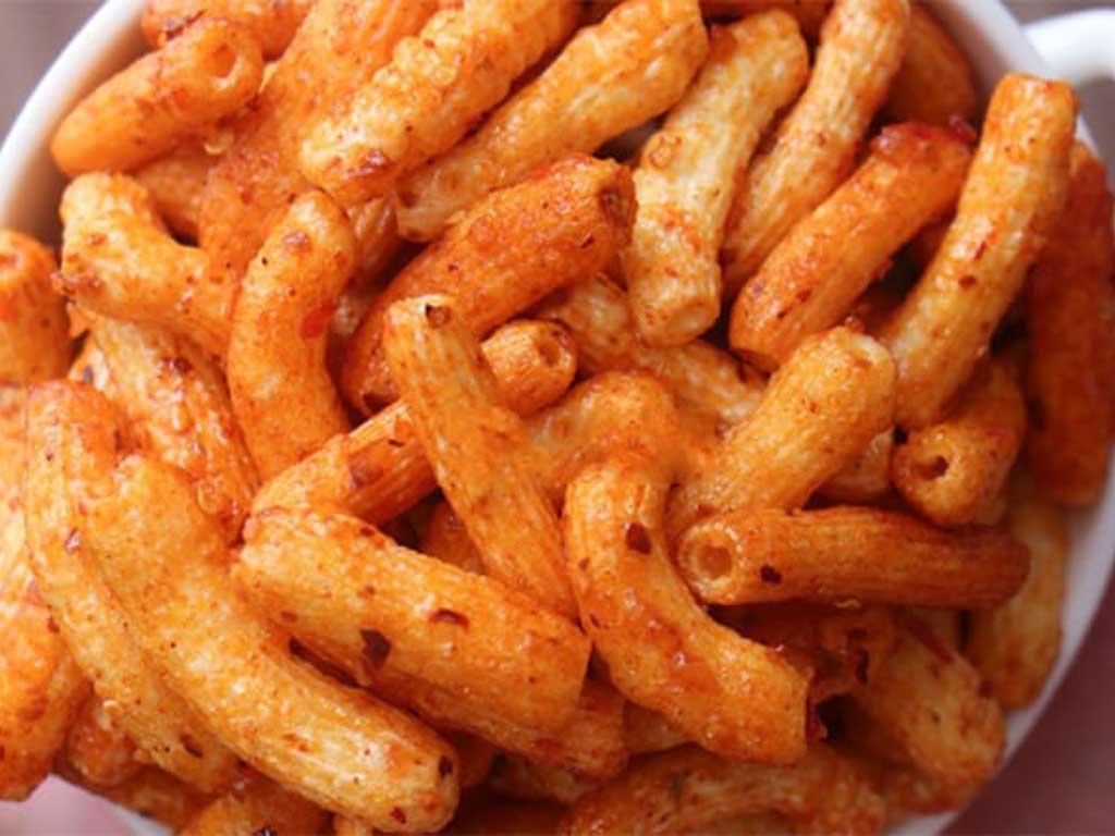 Cách làm nui chiên bơ tỏi cay: Món ăn vặt gây nghiện chỉ sau 1 lần thử