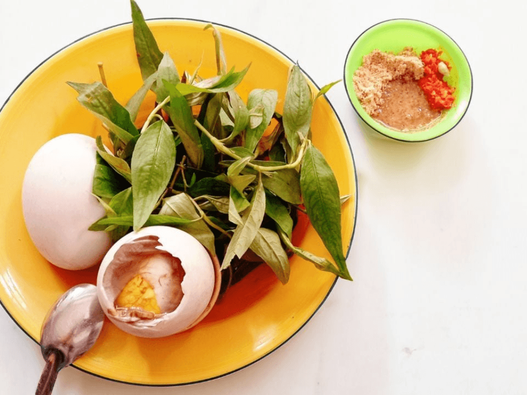 Sau sinh ăn trứng vịt lộn được không? Giải đáp từ chuyên gia số 1 về mẹ & bé