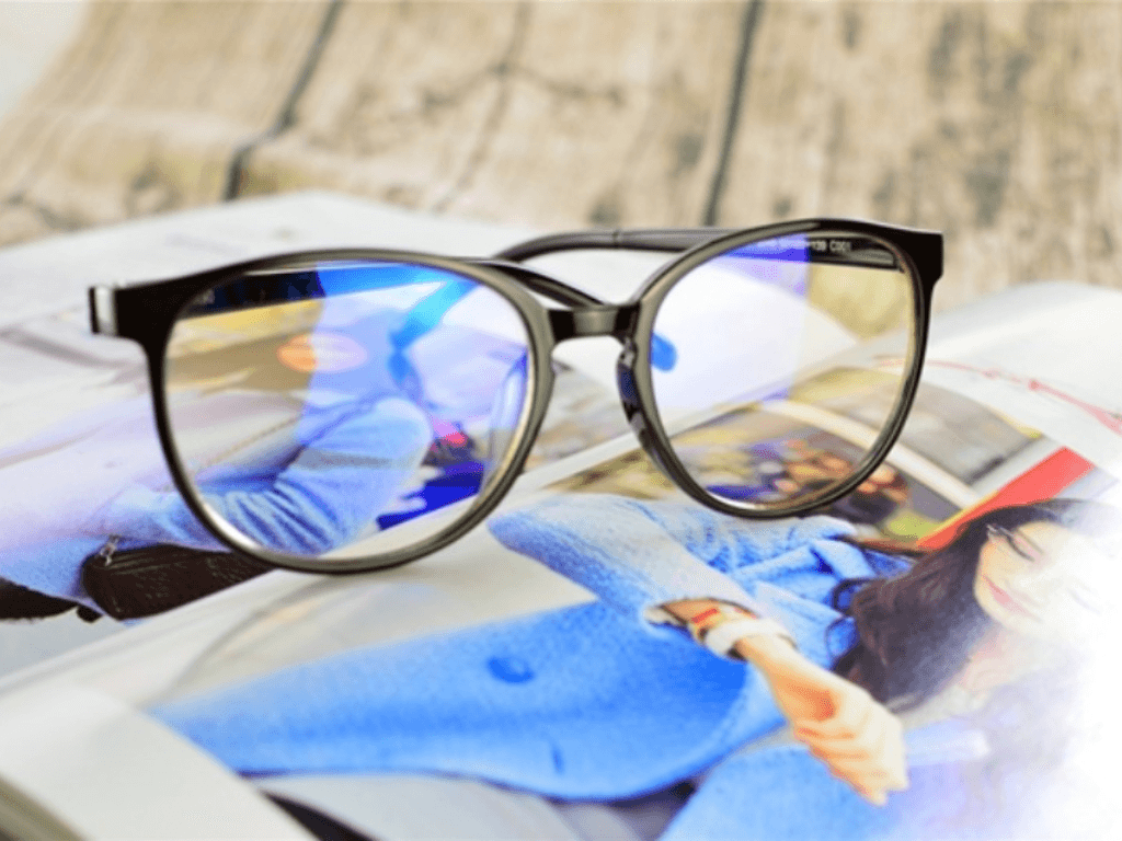 Tròng kính mắt làm bằng chất liệu gì? Sự thật khiến bạn "suy ngẫm lại"