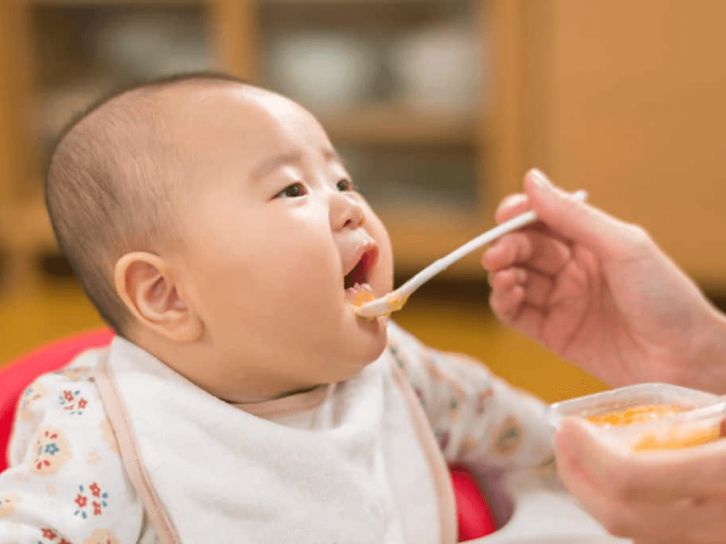 Bé 6 tháng ăn bao nhiêu ml cháo một bữa? Câu hỏi khiến mẹ phân vân