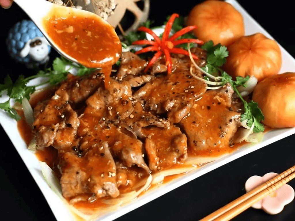 Cách làm thịt bò sốt tiêu đen bánh bao “chuẩn nhà hàng” 5 sao