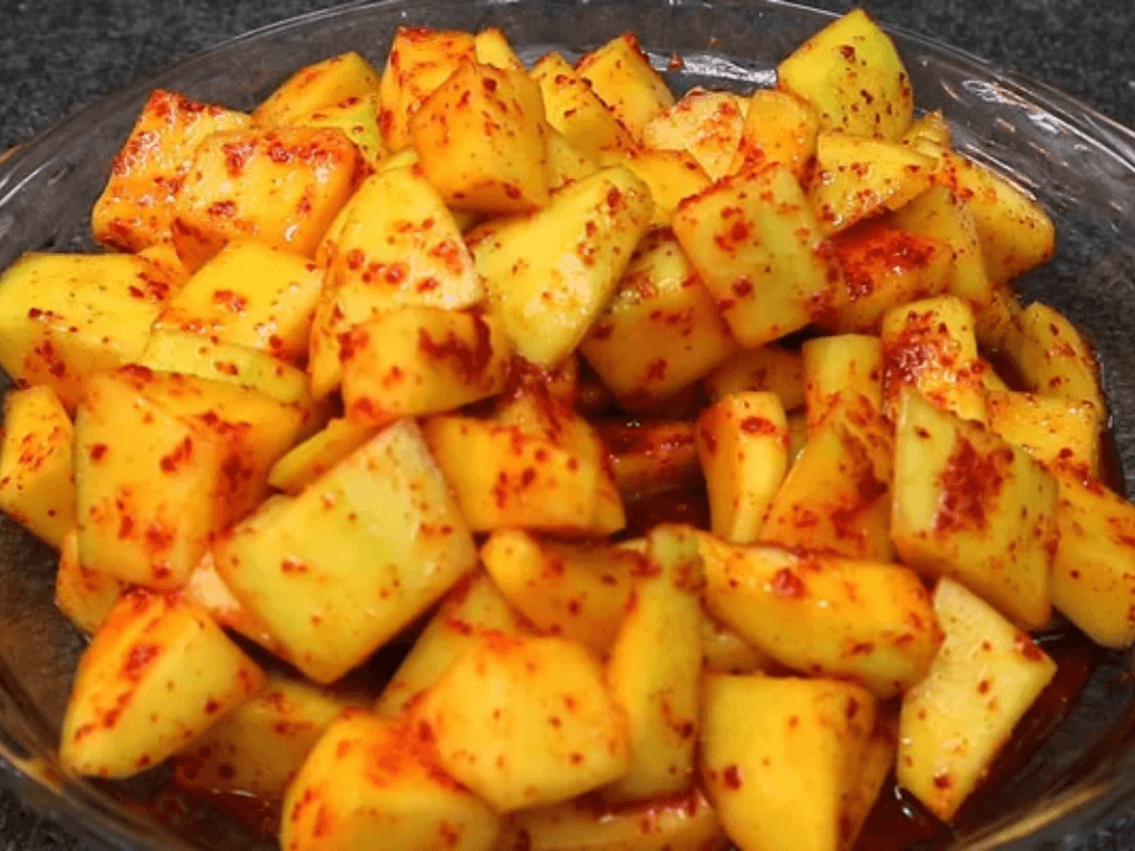 Cách làm xoài lắc muối Tây Ninh: Chua cay mặn ngọt “bùng vị”