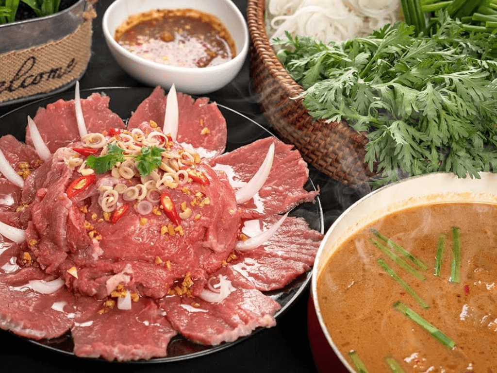 Cách làm bò nhúng mắm ruốc rau lang: Hương vị lạ miệng, ăn 1 lần nhớ mãi