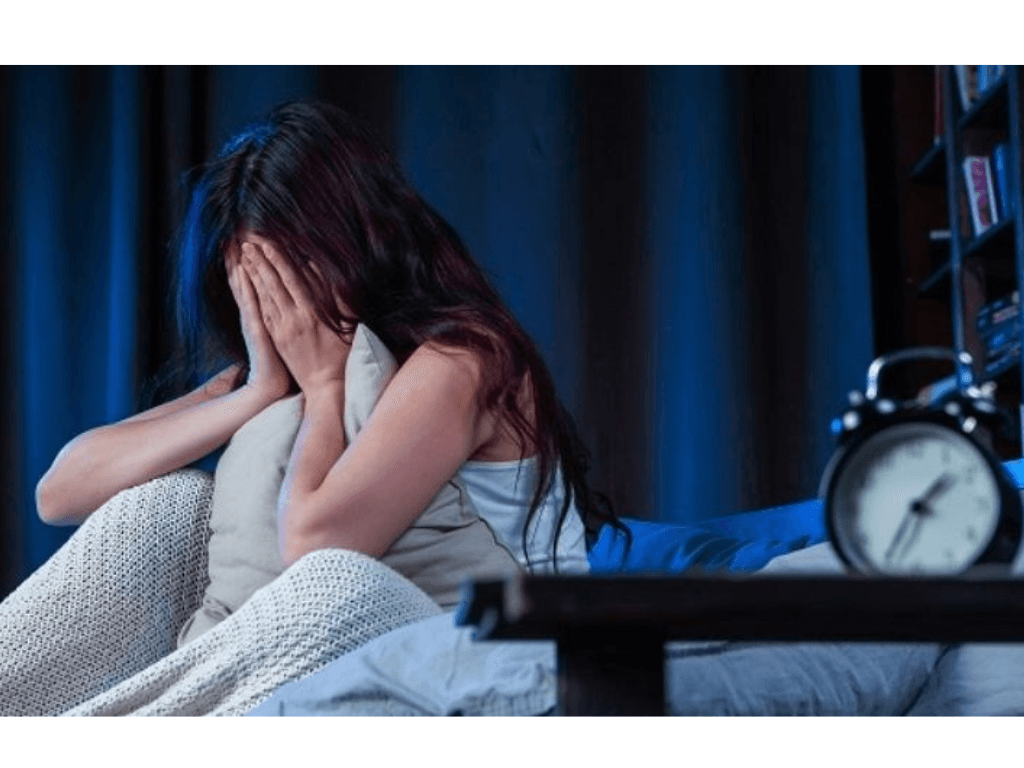 Tác hại của thức khuya xem điện thoại: Nghe xong phải "giật mình thon thót"