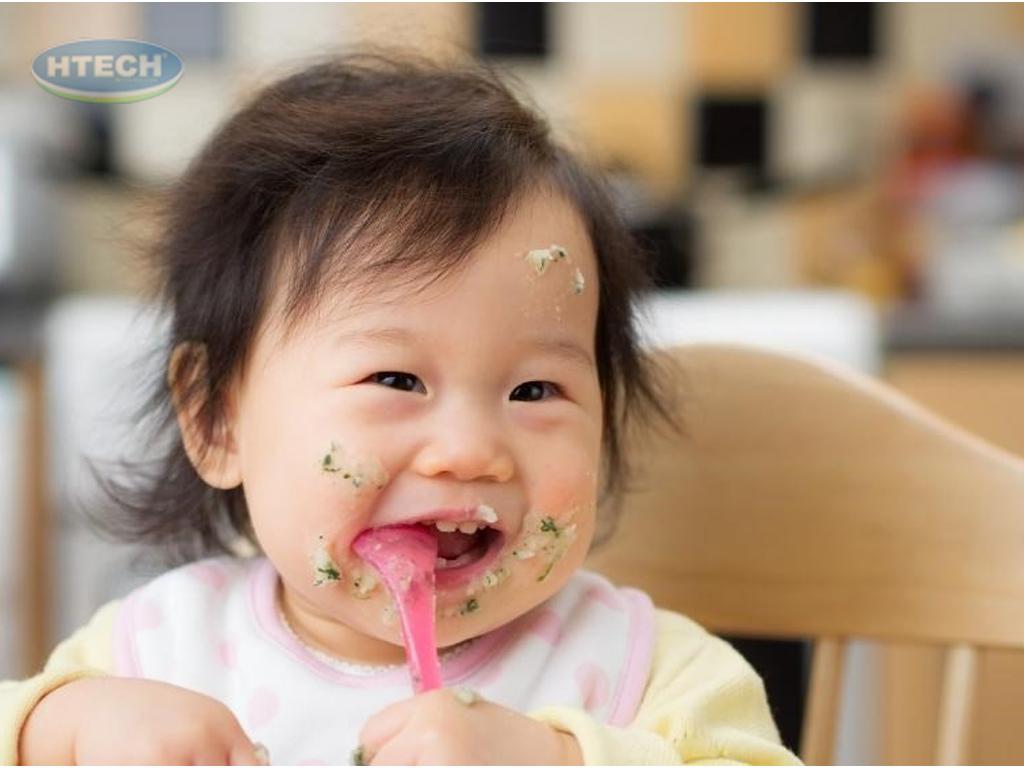 be-may-thang-tuoi-an-duoc-chao-cua