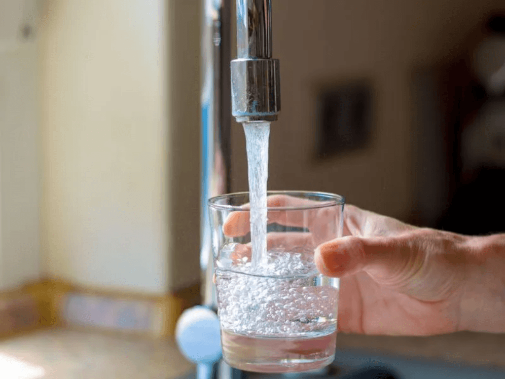 nhung-dau-hieu-cho-thay-ban-nen-lap-may-loc-nuoc-ngay