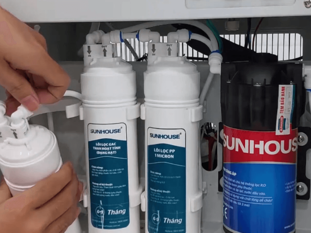 dau-hieu-nhan-biet-den-luc-can-thay-loi-loc-nuoc-sunhouse
