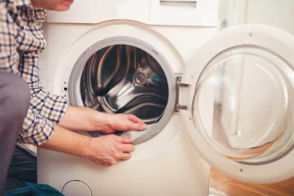 Máy giặt cửa trước hay máy giặt cửa ngang có cửa mở và lồng giặt nằm ở phía trước của máy giặt